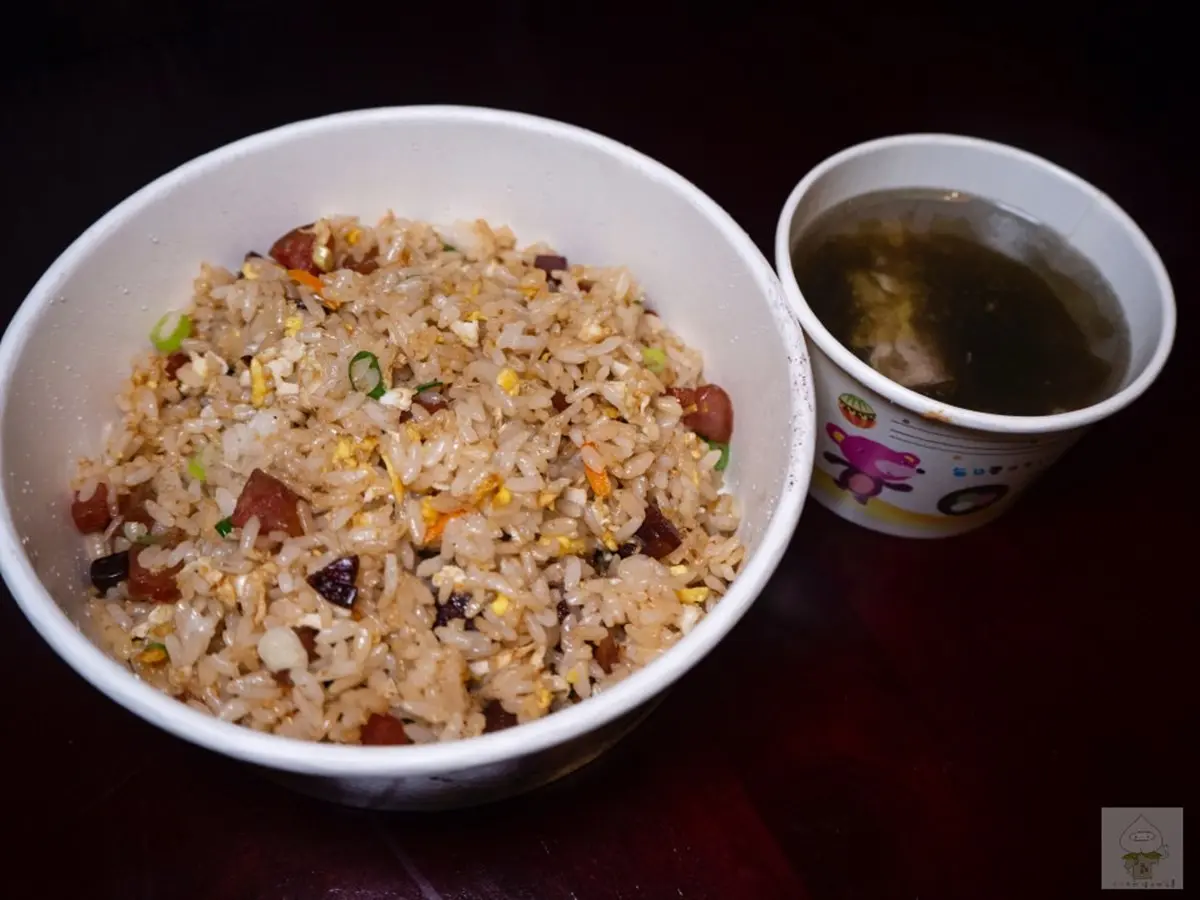 沒預訂要等１小時！萬華古早味炒飯吃得到「豬油香」，還有４種口味可任意選配