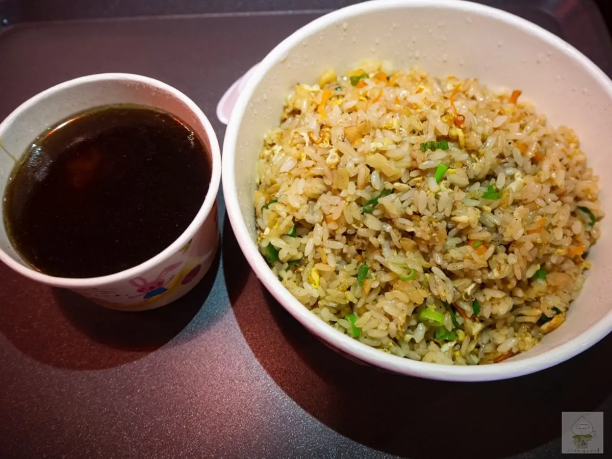 沒預訂要等１小時！萬華古早味炒飯吃得到「豬油香」，還有４種口味可任意選配