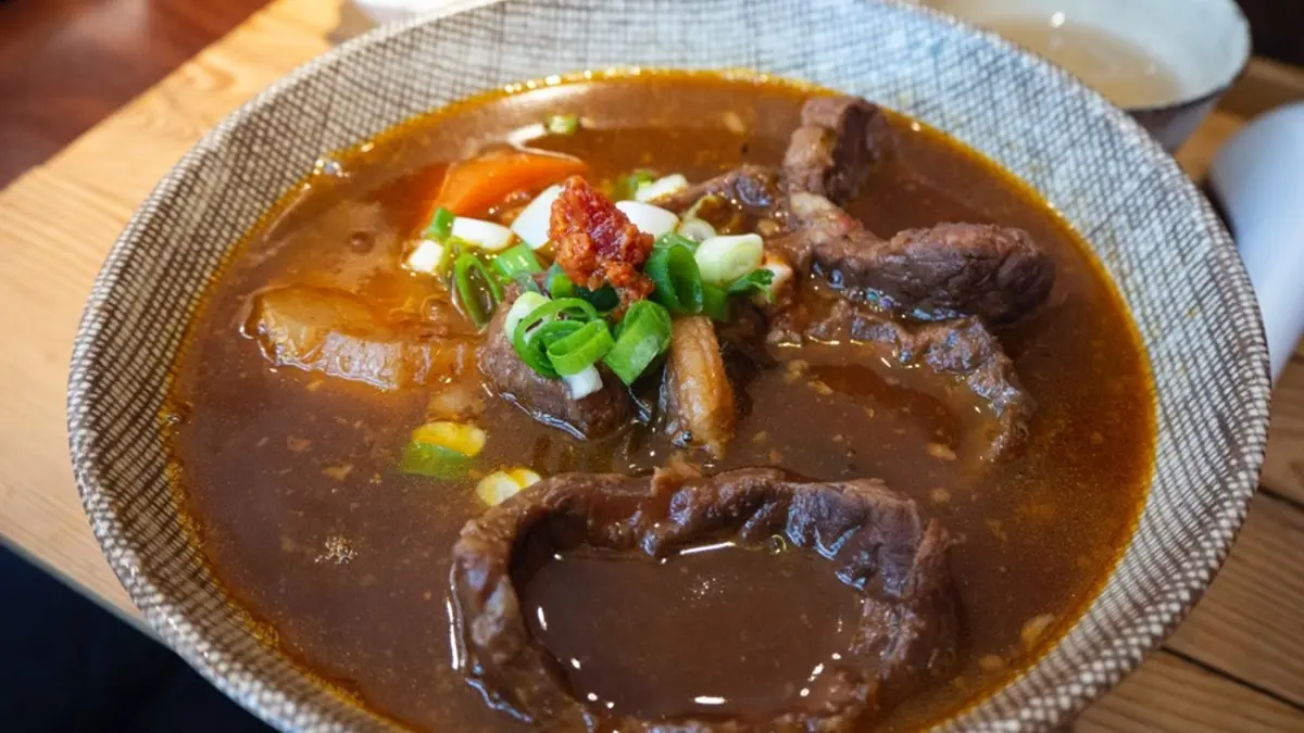 預約滿到明年！板橋神祕牛肉麵店每日限賣30碗，軟嫩牛腱也能宅配到家