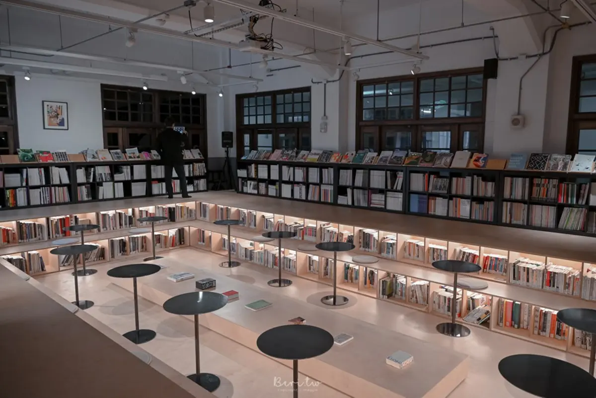 在書海裡泡澡!松菸舊日式澡堂轉型圖書館,復古浴池花80元能待一整天 在書海裡泡澡!松菸舊日式澡堂轉型圖書館,復古浴池花80元能待一整天