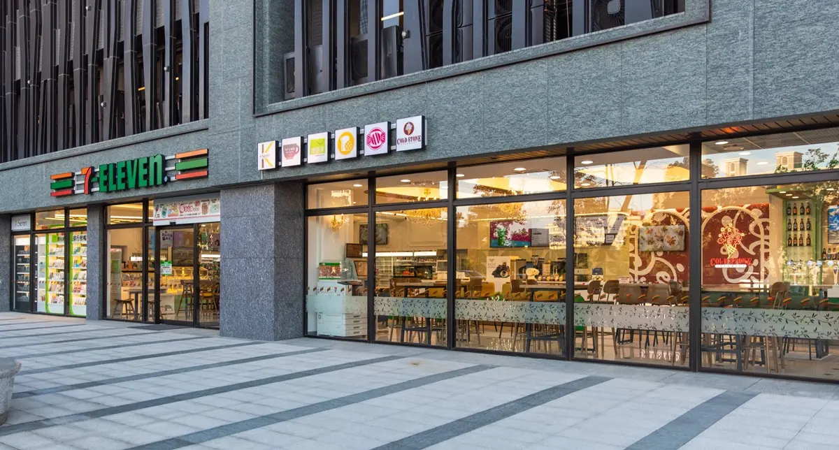 防疫要緊！7-11、萊爾富、OKmart「桃園門市」都禁內用，全家消毒頻率增加