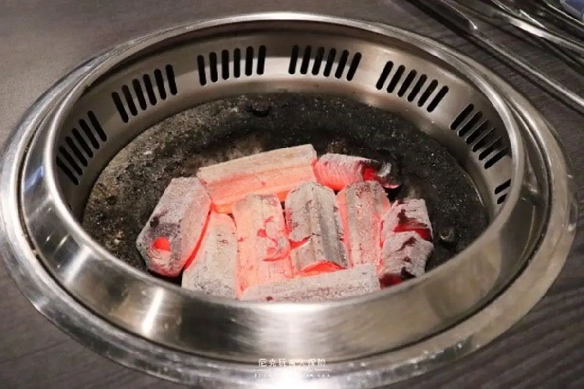 毛小孩也能用餐!台北和牛燒烤吃到飽有99樣食材,必點「海賊王」、天使紅蝦嗑到爽 毛小孩也能用餐!台北和牛燒烤吃到飽有99樣食材,必點「海賊王」、天使紅蝦嗑到爽