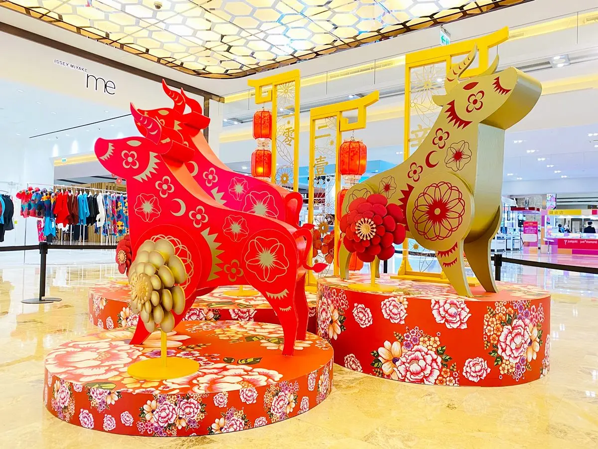 走春新景點!台南百貨打造新年「彩繪燈海」「造型春牛」,加碼擲筊拿5000禮券 走春新景點!台南百貨打造新年「彩繪燈海」「造型春牛」,加碼擲筊拿5000禮券