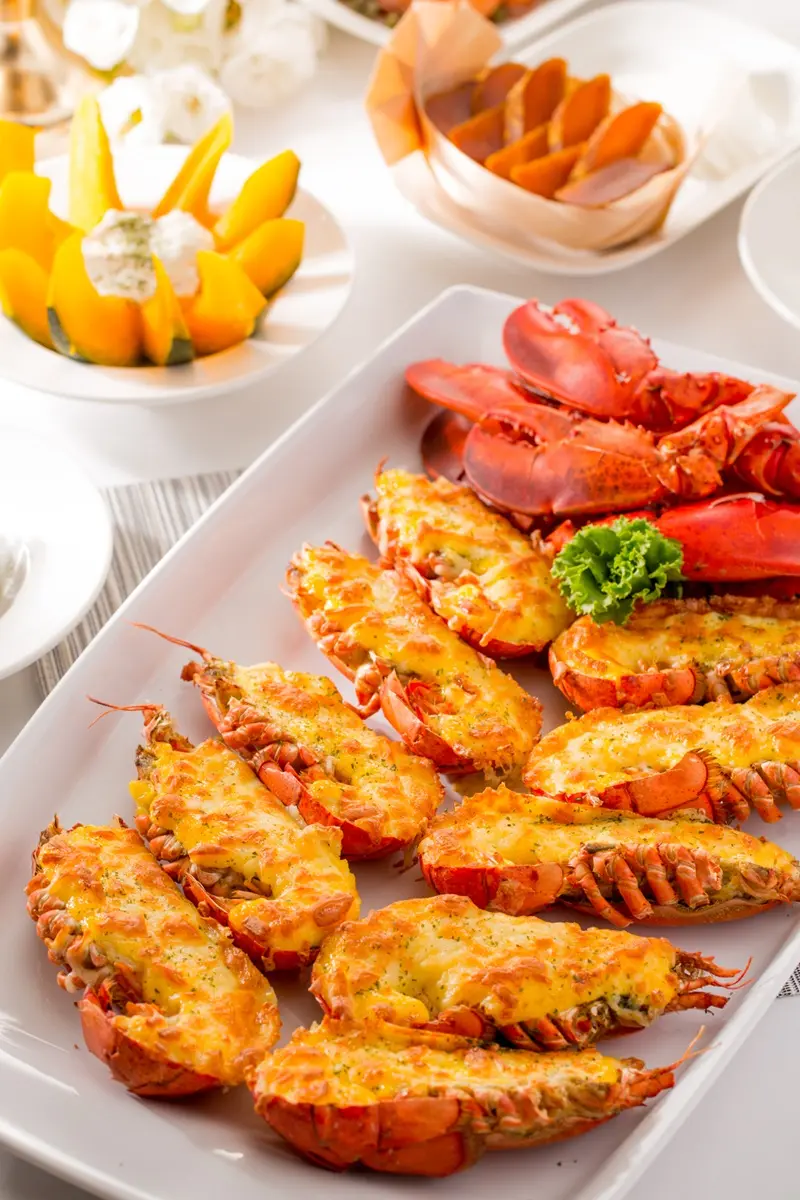 龍蝦控必嗑兩大好康!吃到飽加碼「免費吃焗烤龍蝦」、飯店出示1元「龍蝦餐買一送一」 龍蝦控必嗑兩大好康!吃到飽加碼「免費吃焗烤龍蝦」、飯店出示1元「龍蝦餐買一送一」