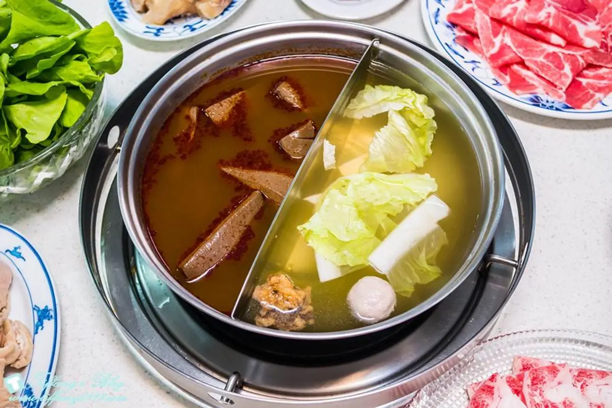 台北最好吃麻辣火鍋之一!必點爆汁鴨血、老油條、大腸頭,餐後還附搞笑冰品 台北最好吃麻辣火鍋之一!必點爆汁鴨血、老油條、大腸頭,餐後還附搞笑冰品