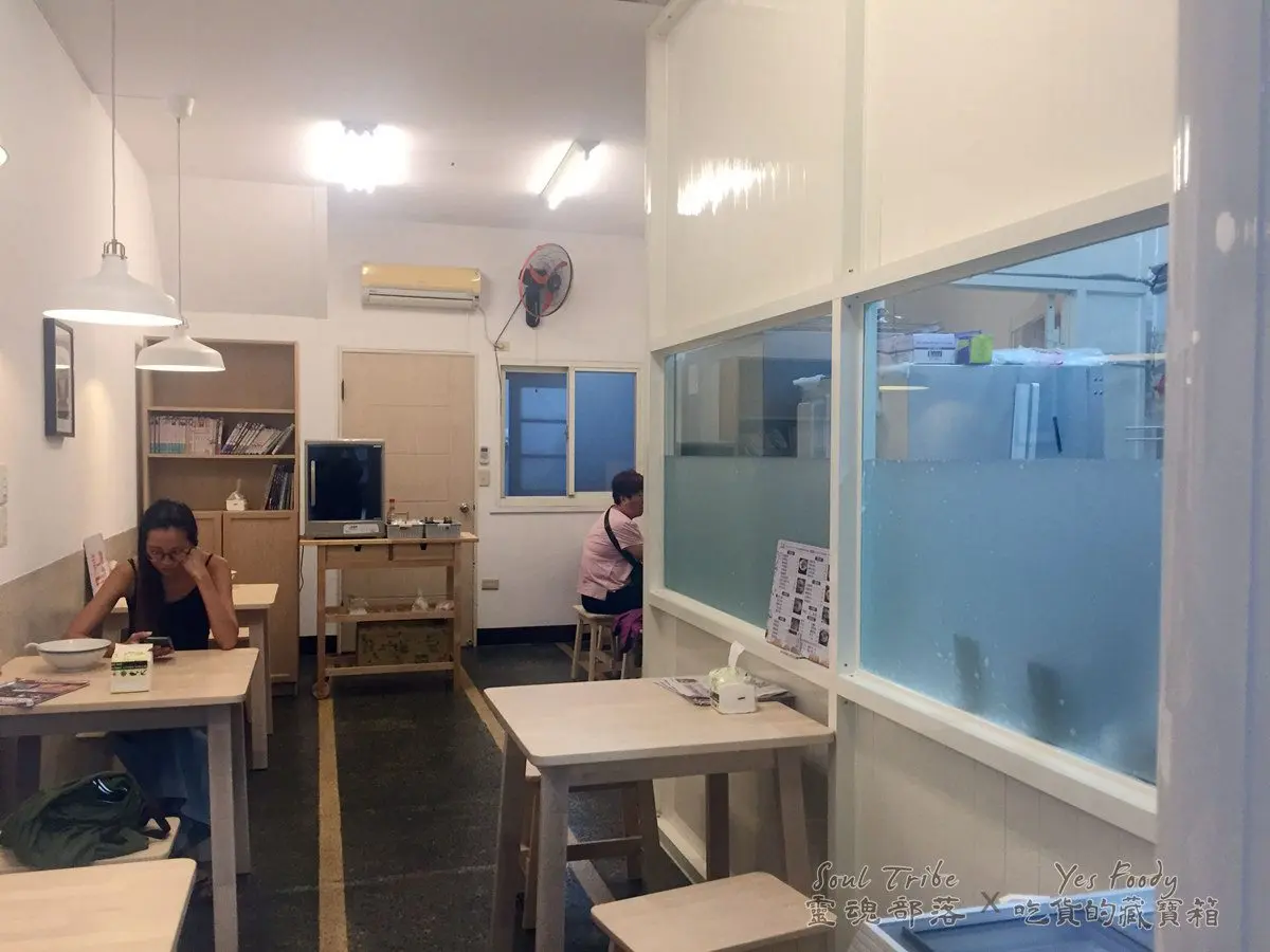 選擇困難症發作！新店港式粥品菜單選擇多達30種，吃貨激推必點海陸牛魚粥