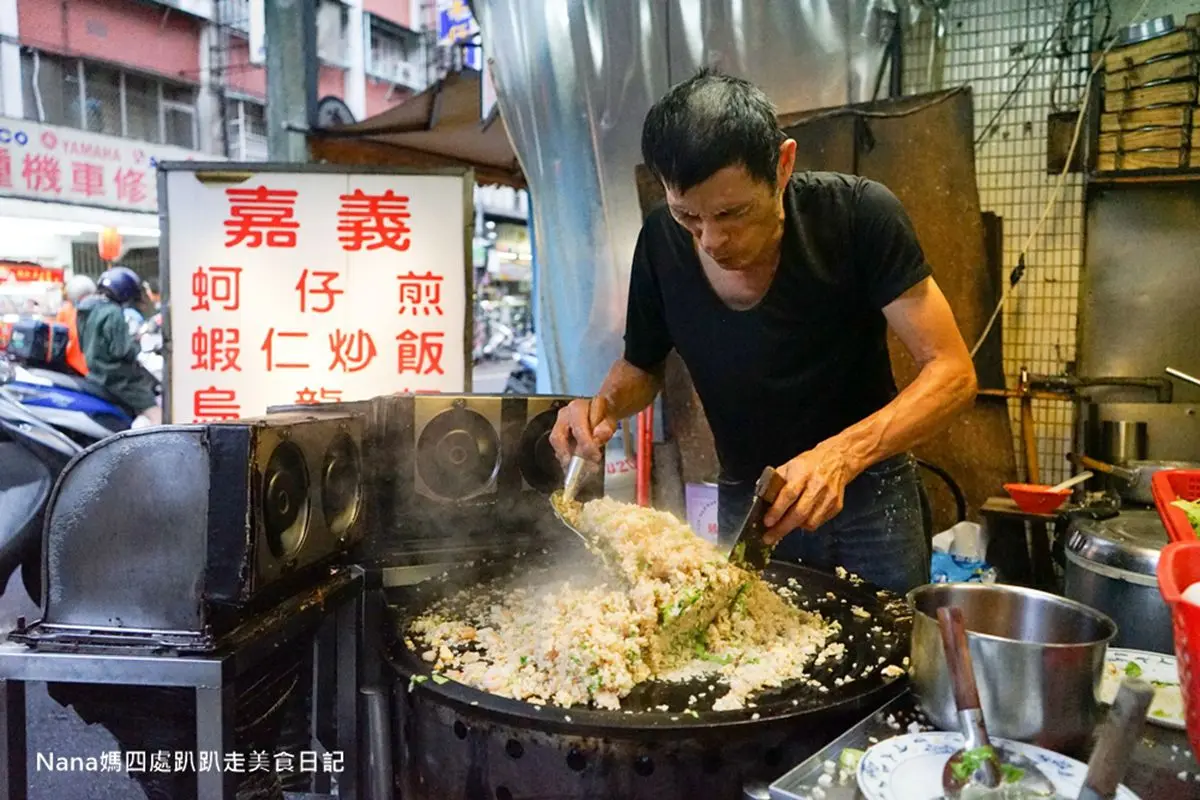 營業時間僅供參考!新莊秒殺級炒飯1盤吃得到7隻蝦仁,再加特製辣醬更夠味 營業時間僅供參考!新莊秒殺級炒飯1盤吃得到7隻蝦仁,再加特製辣醬更夠味