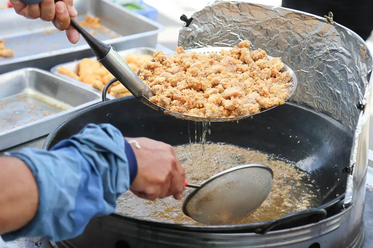 灣裡人才知！老字號無名小攤「炸肉排」只要10元，必點招牌香酥脆肉超唰嘴