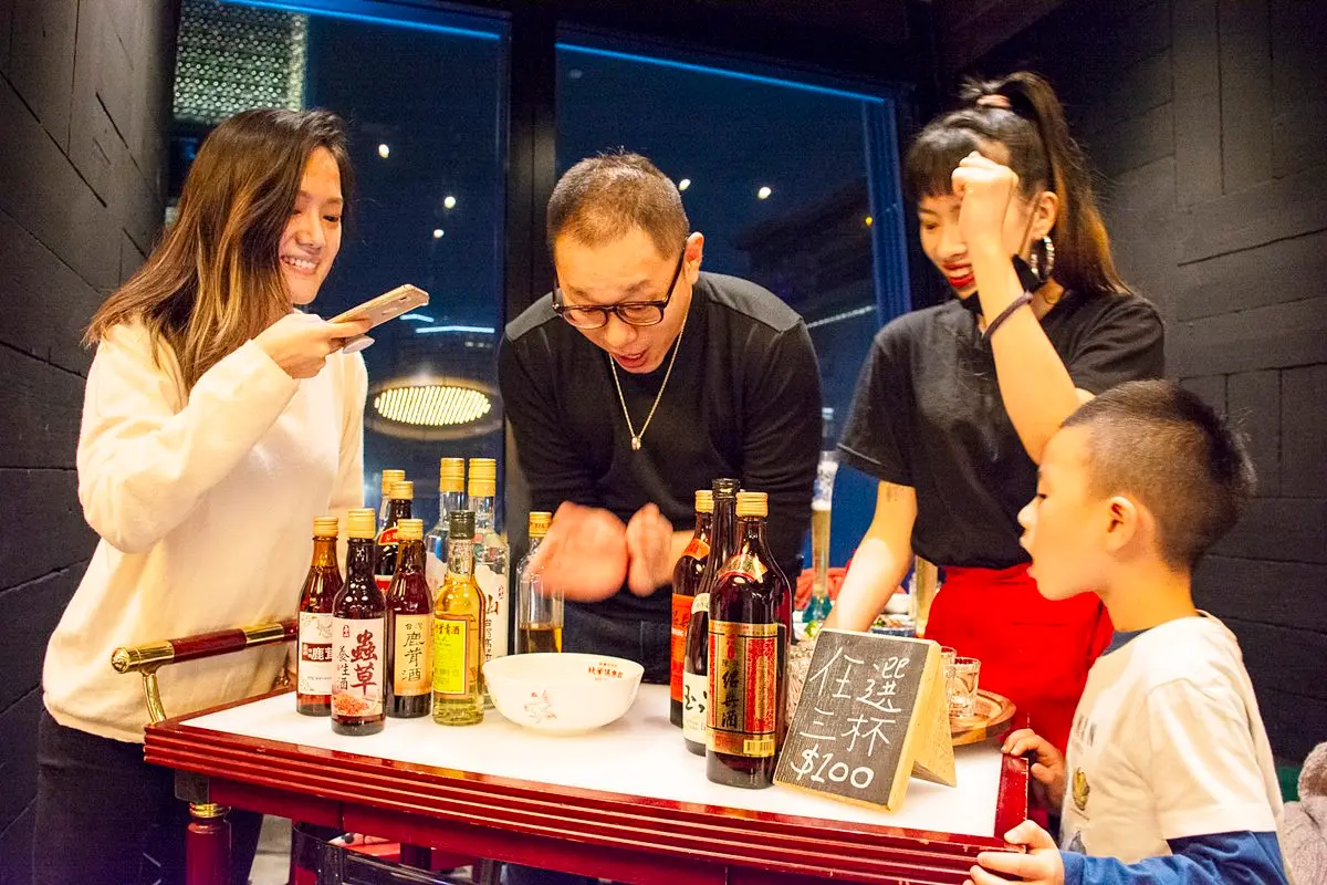 2月全台48間飯店、美食、飲料優惠：吃到飽龍蝦免錢、飲料買一送一、火鍋四人同行一人免費