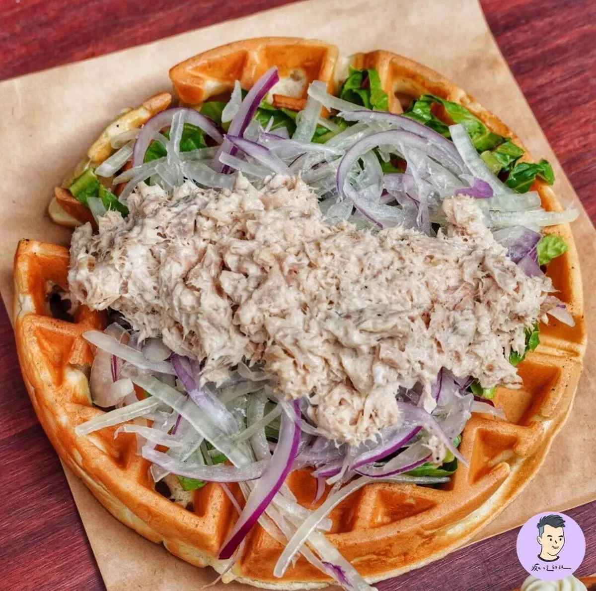 餡料多到爆出來！台南巨無霸鬆餅必點芋泥、起司蛋沙拉，每天還有創新口味