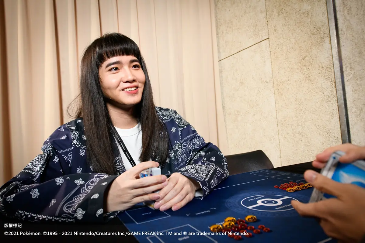 寶可夢迷必搶！超夯卡牌遊戲全新組合，港台限量500張「噴火龍卡」只有這裡能拿到