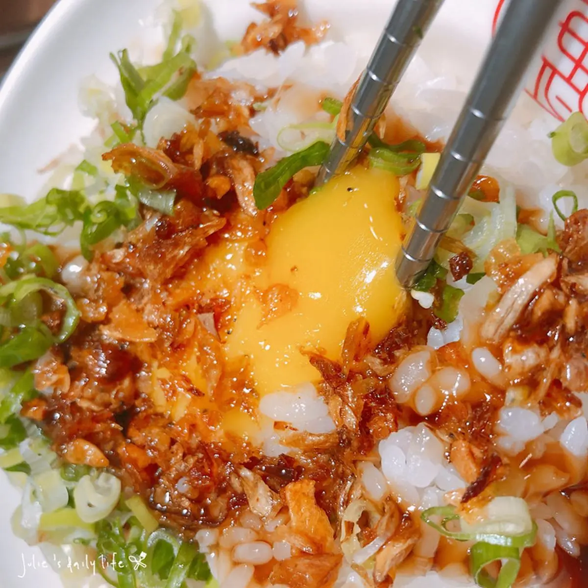 肉塊鋪滿碗!板橋文青系牛肉麵客滿也要吃,招牌豬油拌飯攪蛋黃飄香 肉塊鋪滿碗!板橋文青系牛肉麵客滿也要吃,招牌豬油拌飯攪蛋黃飄香