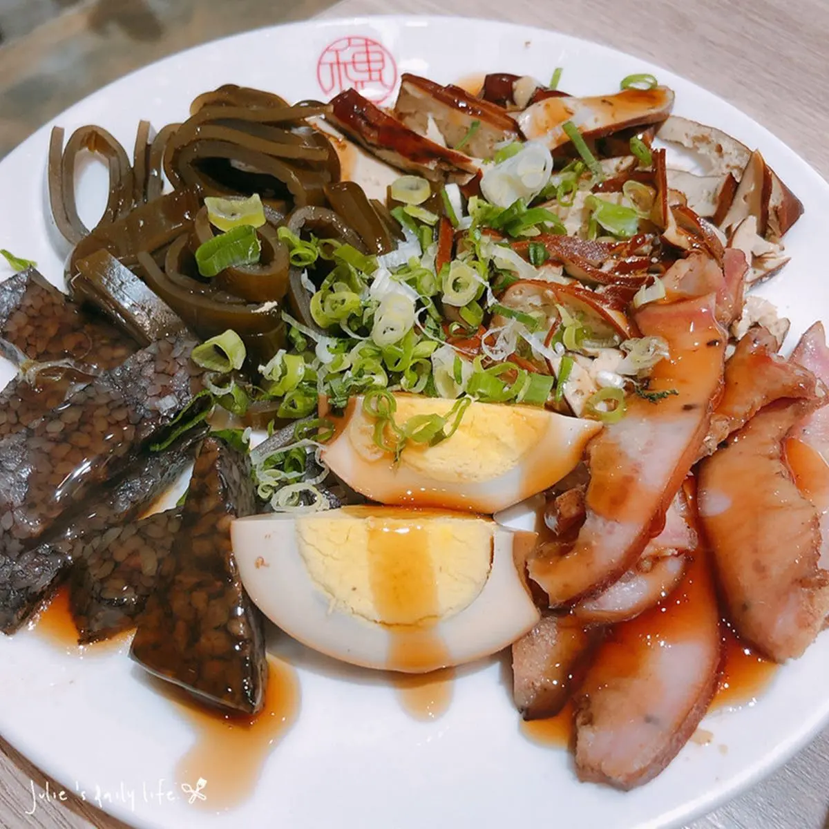 肉塊鋪滿碗!板橋文青系牛肉麵客滿也要吃,招牌豬油拌飯攪蛋黃飄香 肉塊鋪滿碗!板橋文青系牛肉麵客滿也要吃,招牌豬油拌飯攪蛋黃飄香
