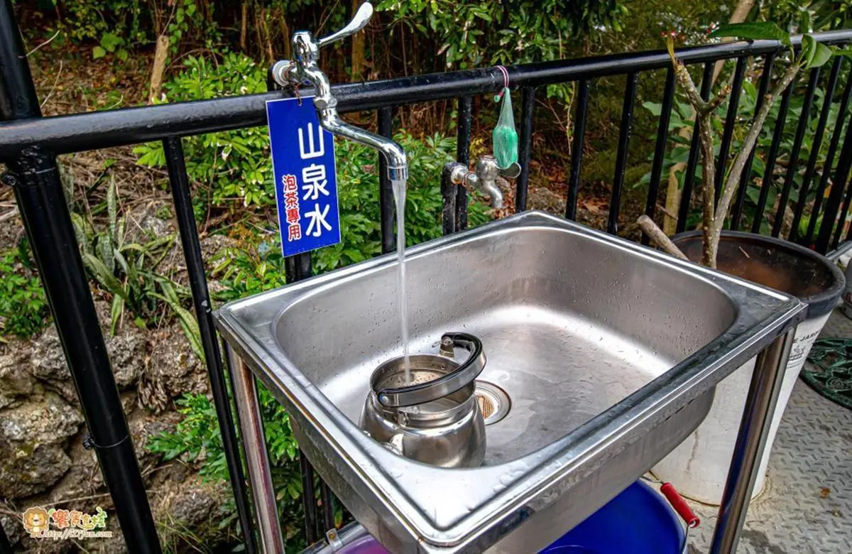 小崗山夜景第一排!高雄不限時景觀餐廳180度視野看到飽,必吃獨家酥皮甕仔雞 小崗山夜景第一排!高雄不限時景觀餐廳180度視野看到飽,必吃獨家酥皮甕仔雞