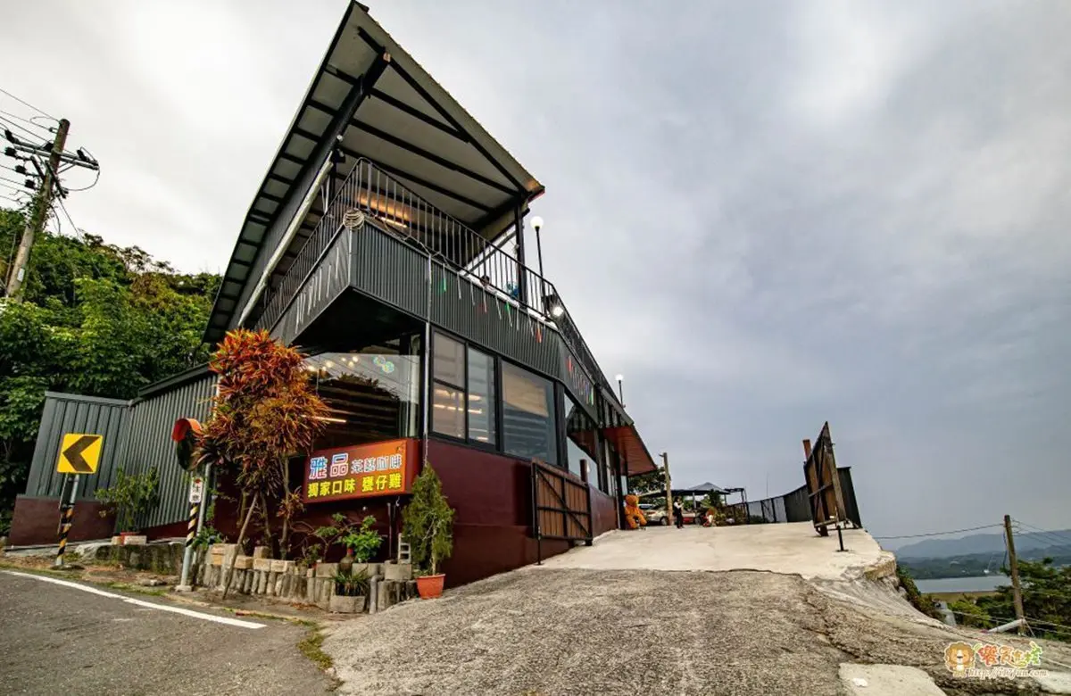 小崗山夜景第一排!高雄不限時景觀餐廳180度視野看到飽,必吃獨家酥皮甕仔雞 小崗山夜景第一排!高雄不限時景觀餐廳180度視野看到飽,必吃獨家酥皮甕仔雞