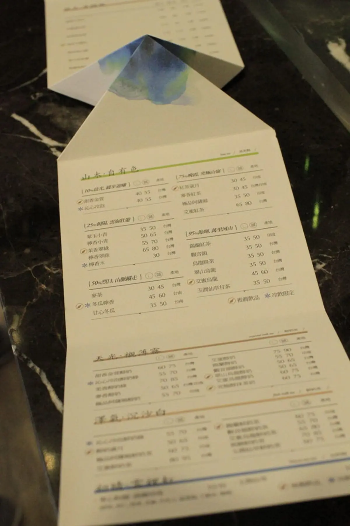 水水放心喝！台南網美系手搖飲堅持使用天然完整茶葉，內行必點無糖翠玉小青會回甘