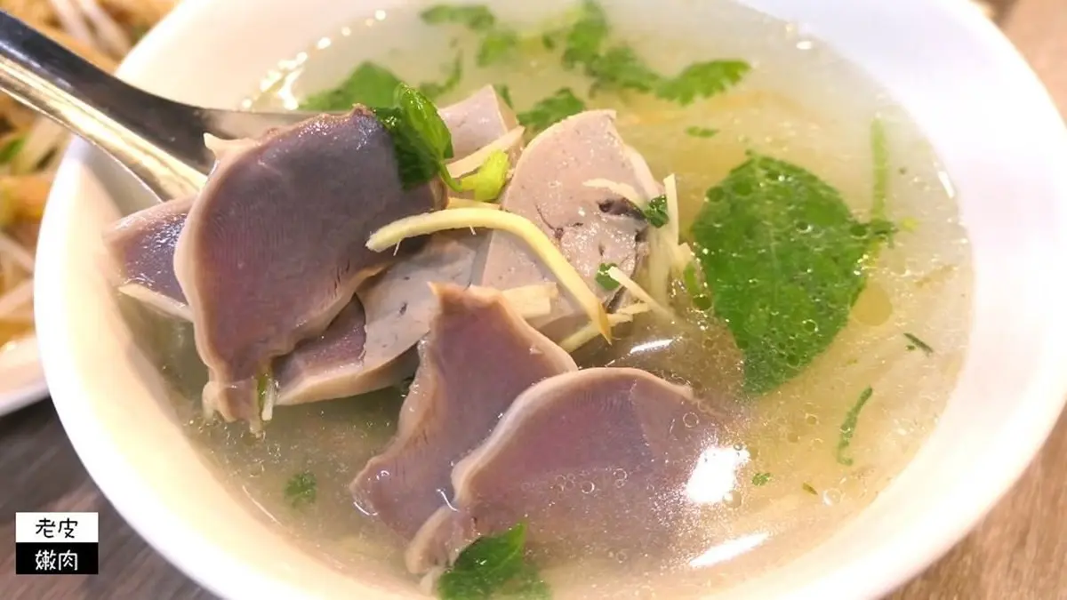 當天現宰現煮!桃園古早味煙燻鵝肉價格透明超安心,招牌切仔麵鵝骨熬湯無味精 當天現宰現煮!桃園古早味煙燻鵝肉價格透明超安心,招牌切仔麵鵝骨熬湯無味精