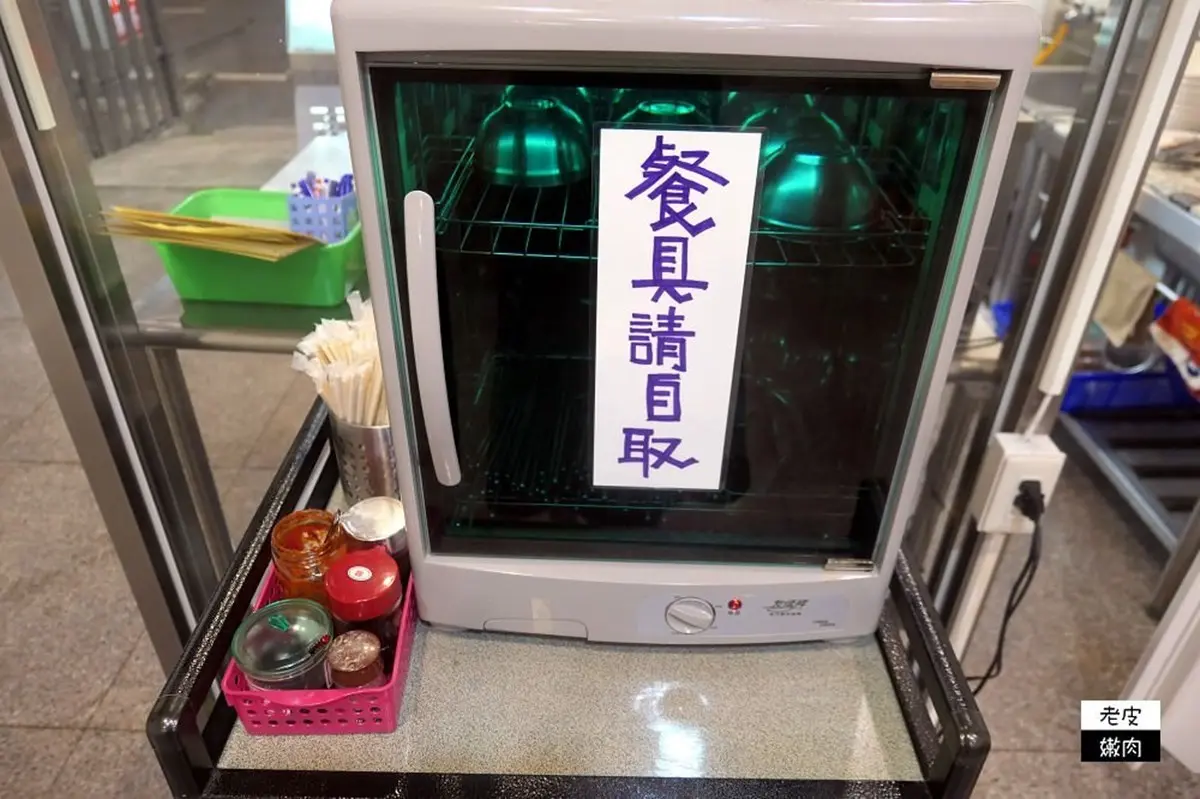 當天現宰現煮!桃園古早味煙燻鵝肉價格透明超安心,招牌切仔麵鵝骨熬湯無味精 當天現宰現煮!桃園古早味煙燻鵝肉價格透明超安心,招牌切仔麵鵝骨熬湯無味精