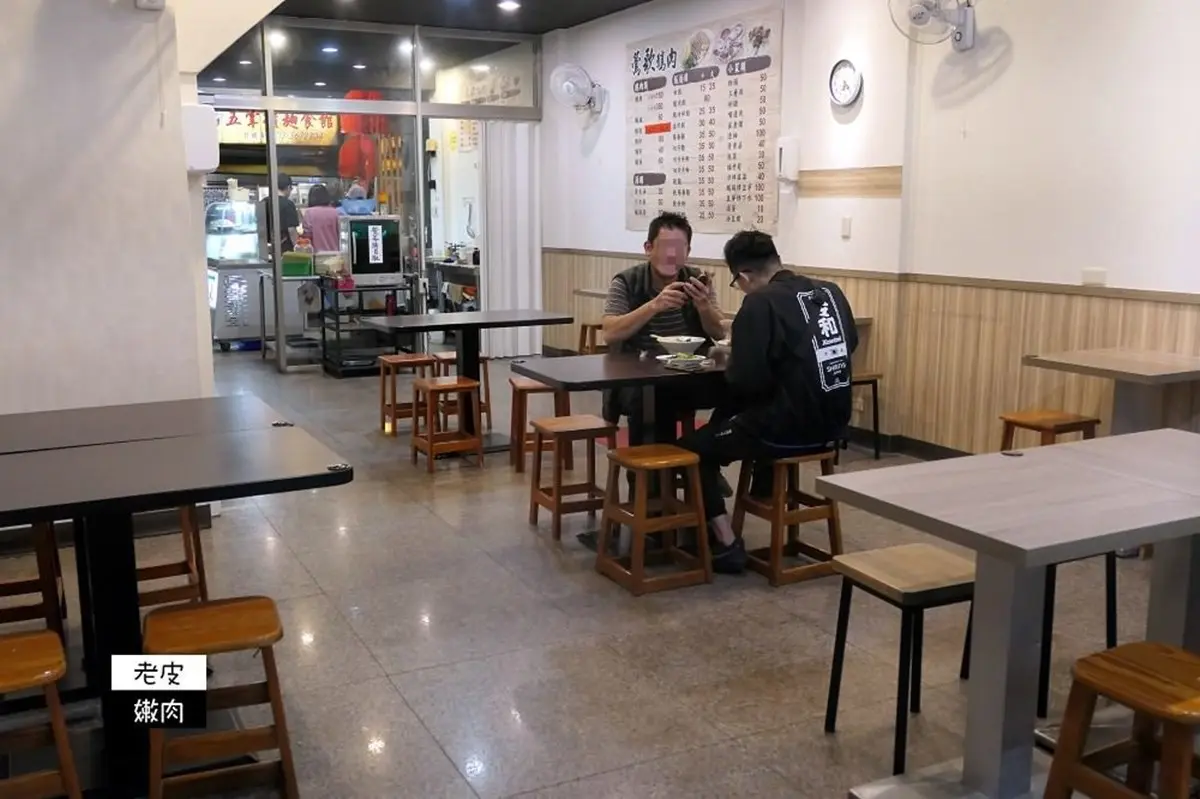 當天現宰現煮!桃園古早味煙燻鵝肉價格透明超安心,招牌切仔麵鵝骨熬湯無味精 當天現宰現煮!桃園古早味煙燻鵝肉價格透明超安心,招牌切仔麵鵝骨熬湯無味精