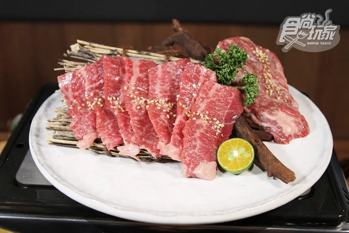 【新開店】14道料理千元有找！築間推「頂級和牛燒肉」品牌，每個時段只收9組饕客