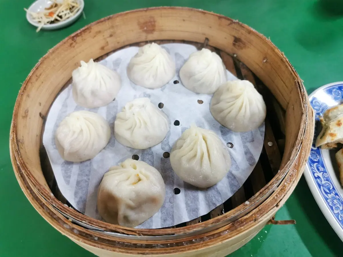 超夯爆漿湯包僅8元！板橋「夜市版鼎泰豐」一開店就排隊，想吃先打電話預約