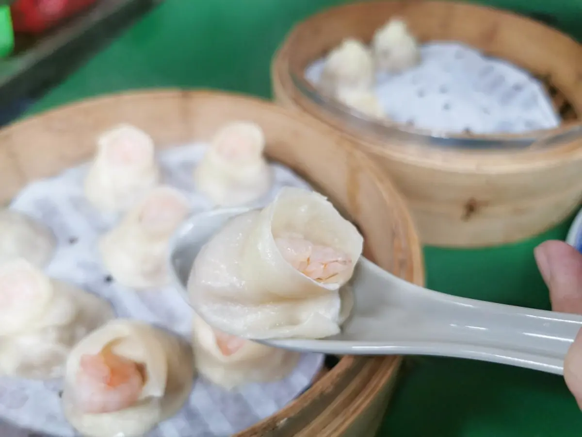 超夯爆漿湯包僅8元！板橋「夜市版鼎泰豐」一開店就排隊，想吃先打電話預約