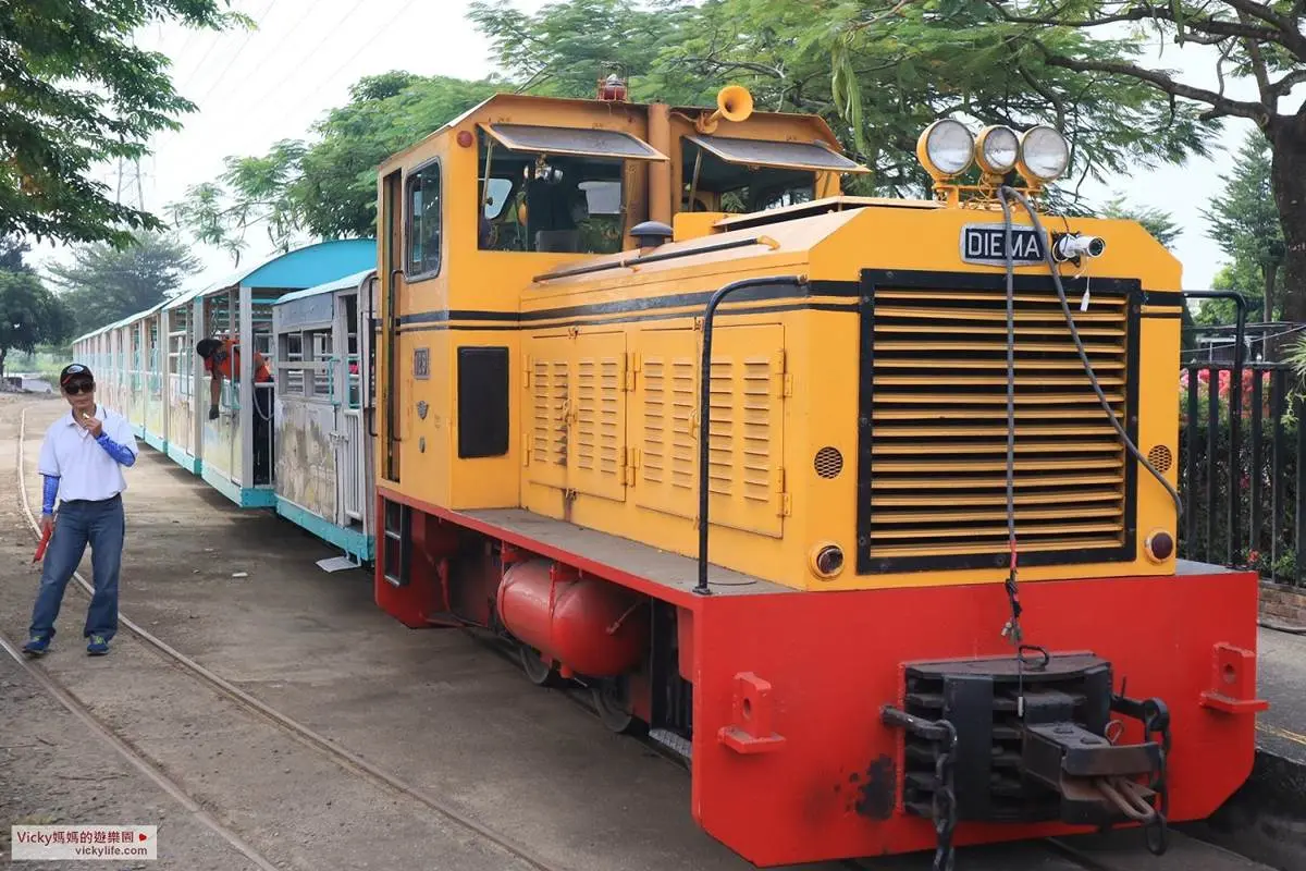 玩一整天也不膩!台南「乳牛的家」搭五分車、餵小動物,還能在火車車廂吃鮮奶火鍋 玩一整天也不膩!台南「乳牛的家」搭五分車、餵小動物,還能在火車車廂吃鮮奶火鍋