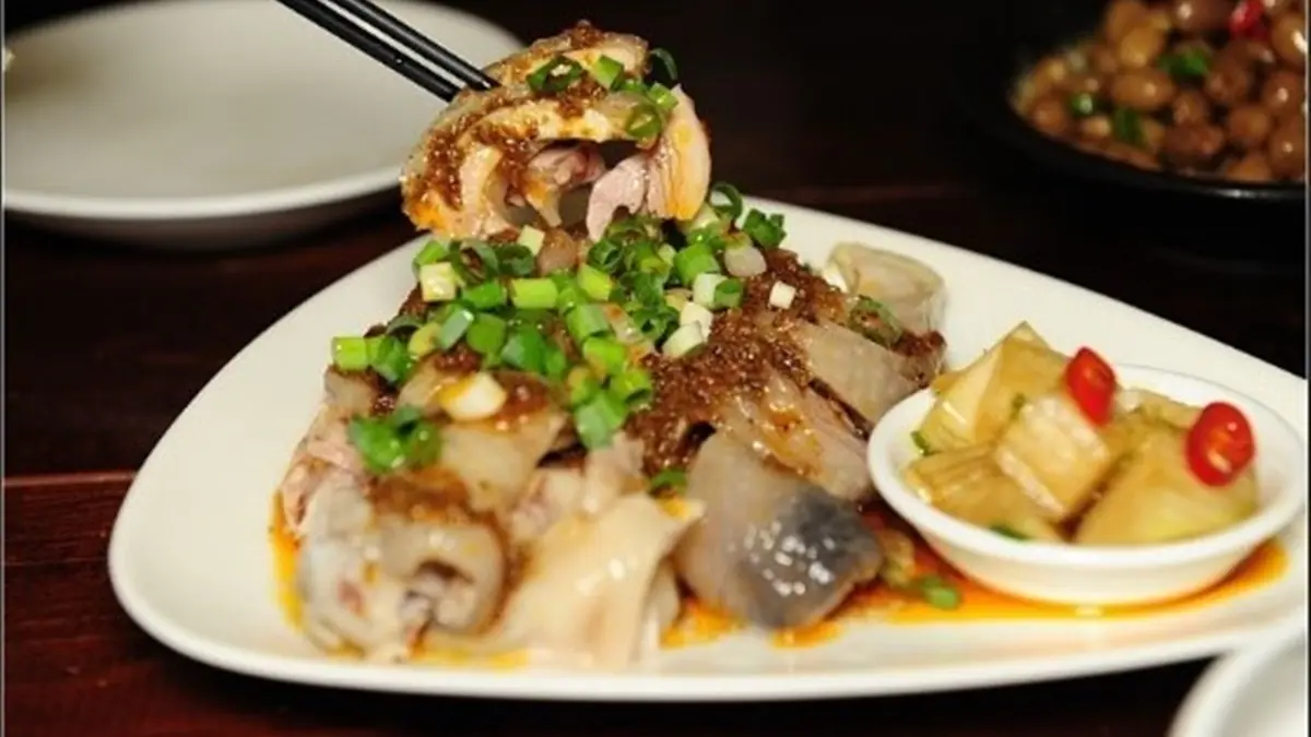 夜間限定！新竹復古麵館搖身一變居酒屋，必點用生命做的滷白菜、3椒合體椒麻雞