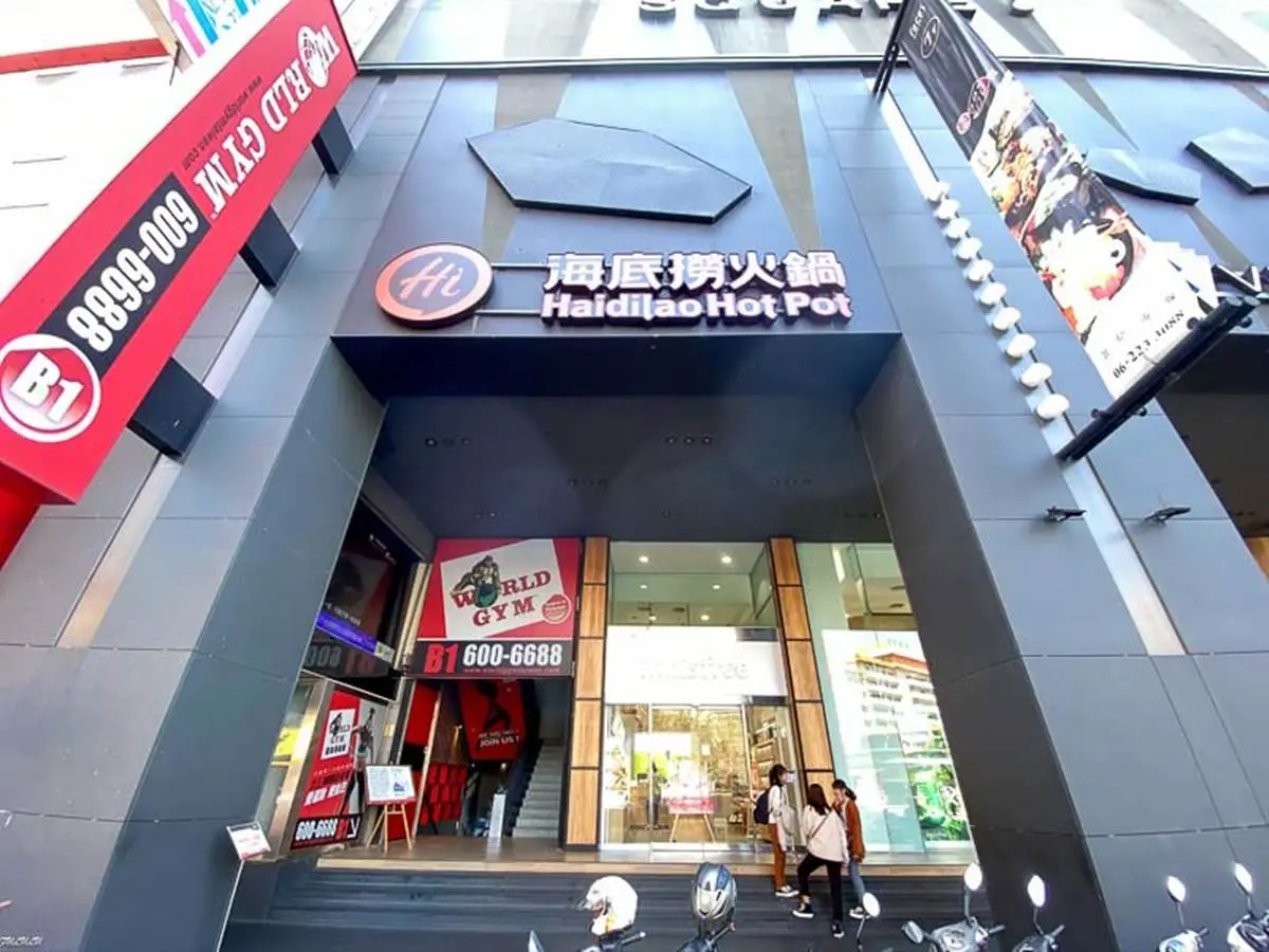 台南超有哏火鍋!四宮格湯底煮四川酥肉、豬腦花,還能看撈麵秀、變臉秀 台南超有哏火鍋!四宮格湯底煮四川酥肉、豬腦花,還能看撈麵秀、變臉秀