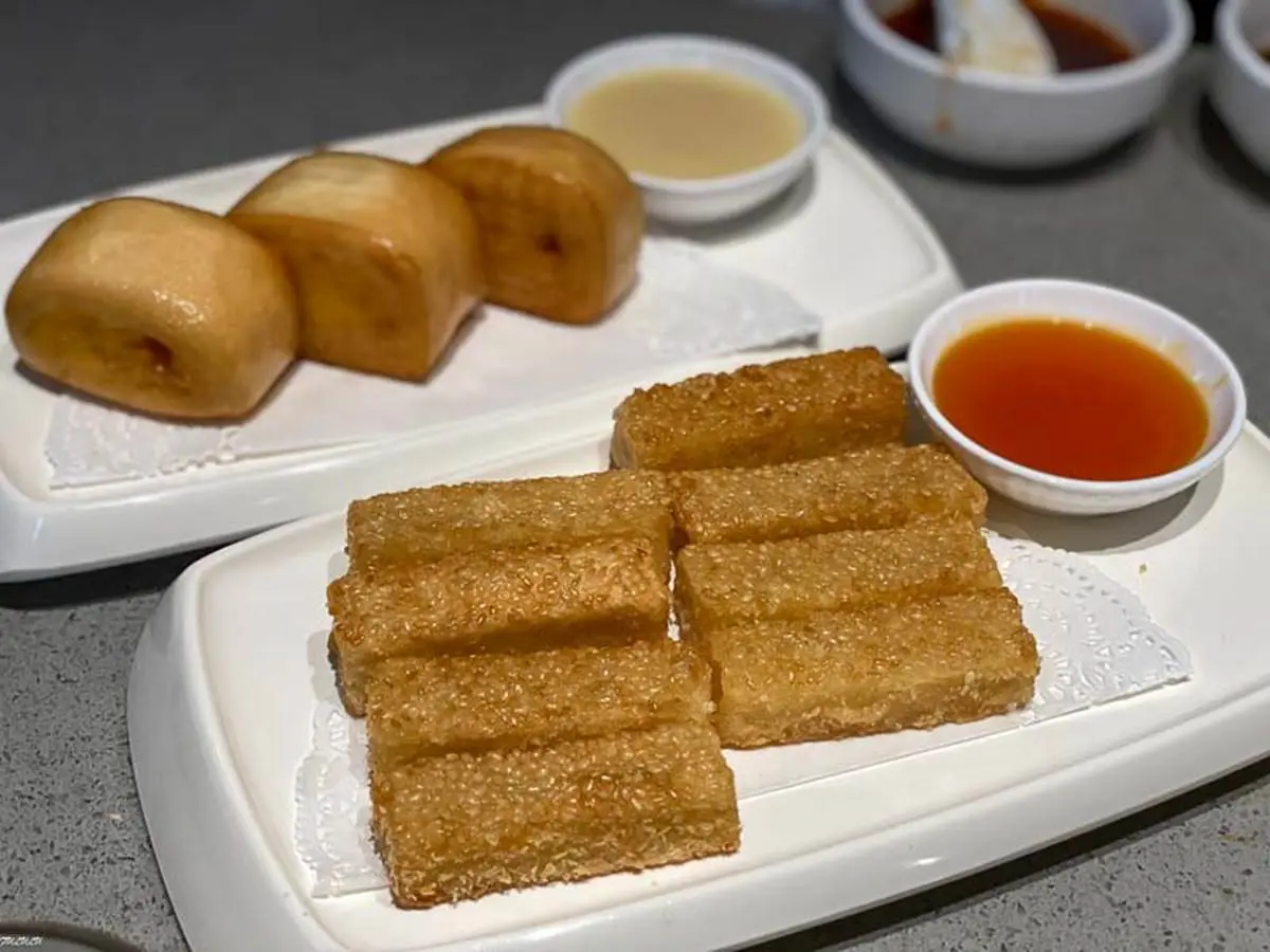 台南超有哏火鍋!四宮格湯底煮四川酥肉、豬腦花,還能看撈麵秀、變臉秀 台南超有哏火鍋!四宮格湯底煮四川酥肉、豬腦花,還能看撈麵秀、變臉秀