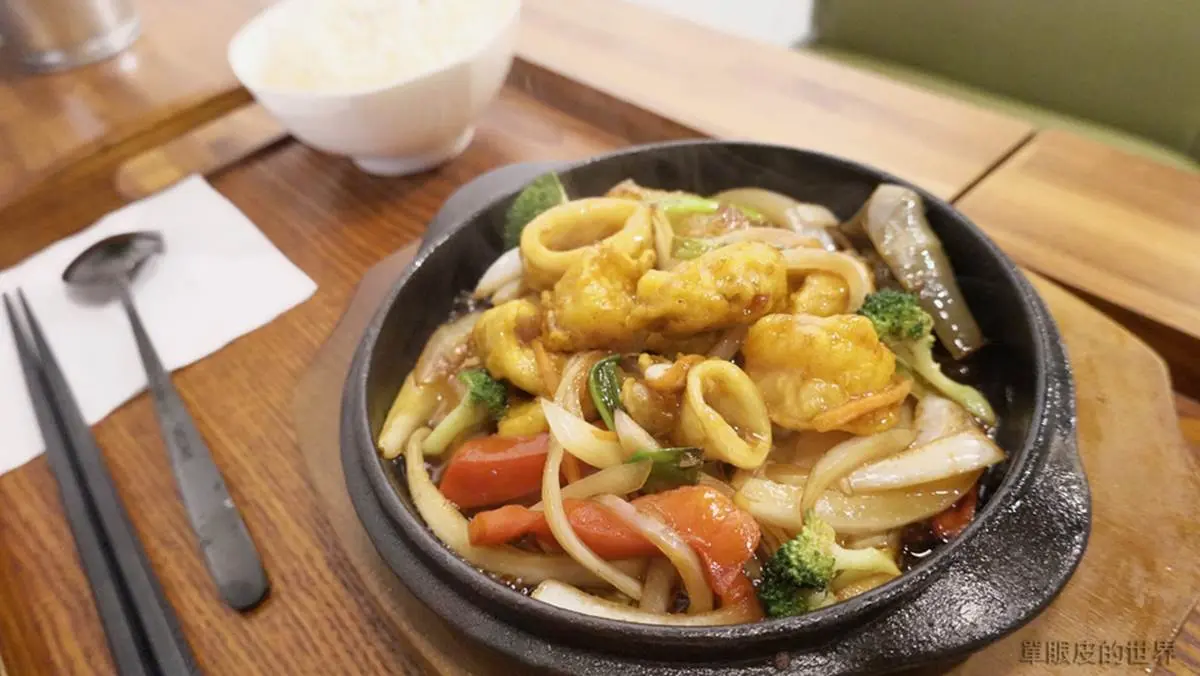 淡水八里網美系咖啡館！必點奶酥厚片配焦糖拿鐵，「隱藏版料理」會隨季節變換