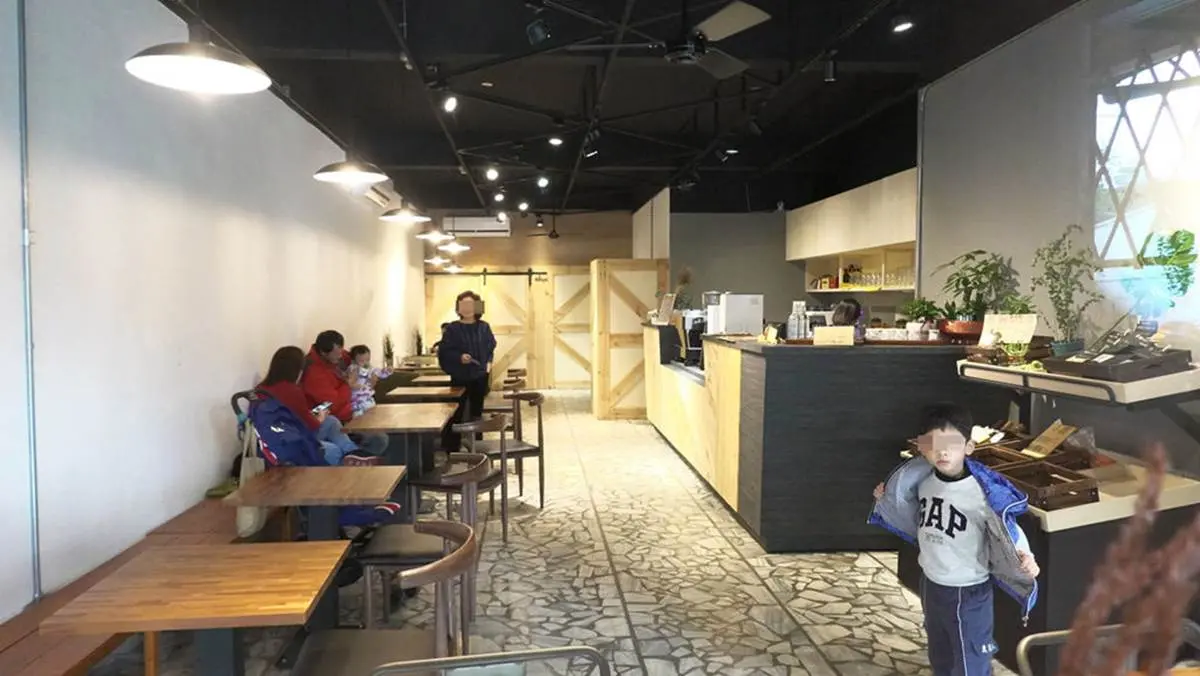 淡水八里網美系咖啡館！必點奶酥厚片配焦糖拿鐵，「隱藏版料理」會隨季節變換