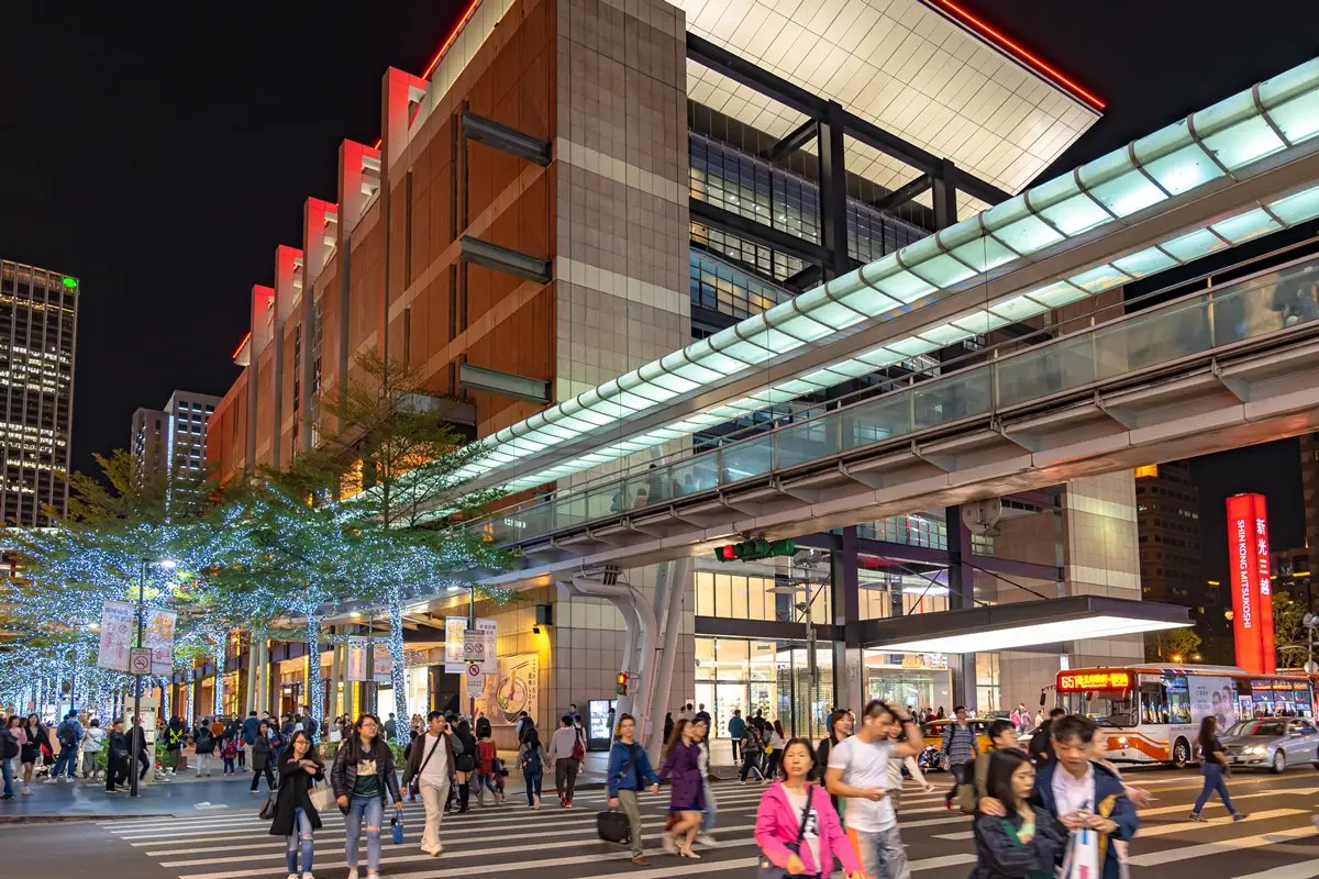 跟SOGO當鄰居!新光三越宣布睽違7年挑戰「東區」,預計這年開幕見客 跟SOGO當鄰居!新光三越宣布睽違7年挑戰「東區」,預計這年開幕見客