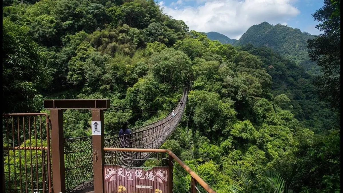 小烏來就這樣玩!透明天空步道賞溪谷美景,挑戰70公尺繩橋還能打卡絕美瀑布 小烏來就這樣玩!透明天空步道賞溪谷美景,挑戰70公尺繩橋還能打卡絕美瀑布