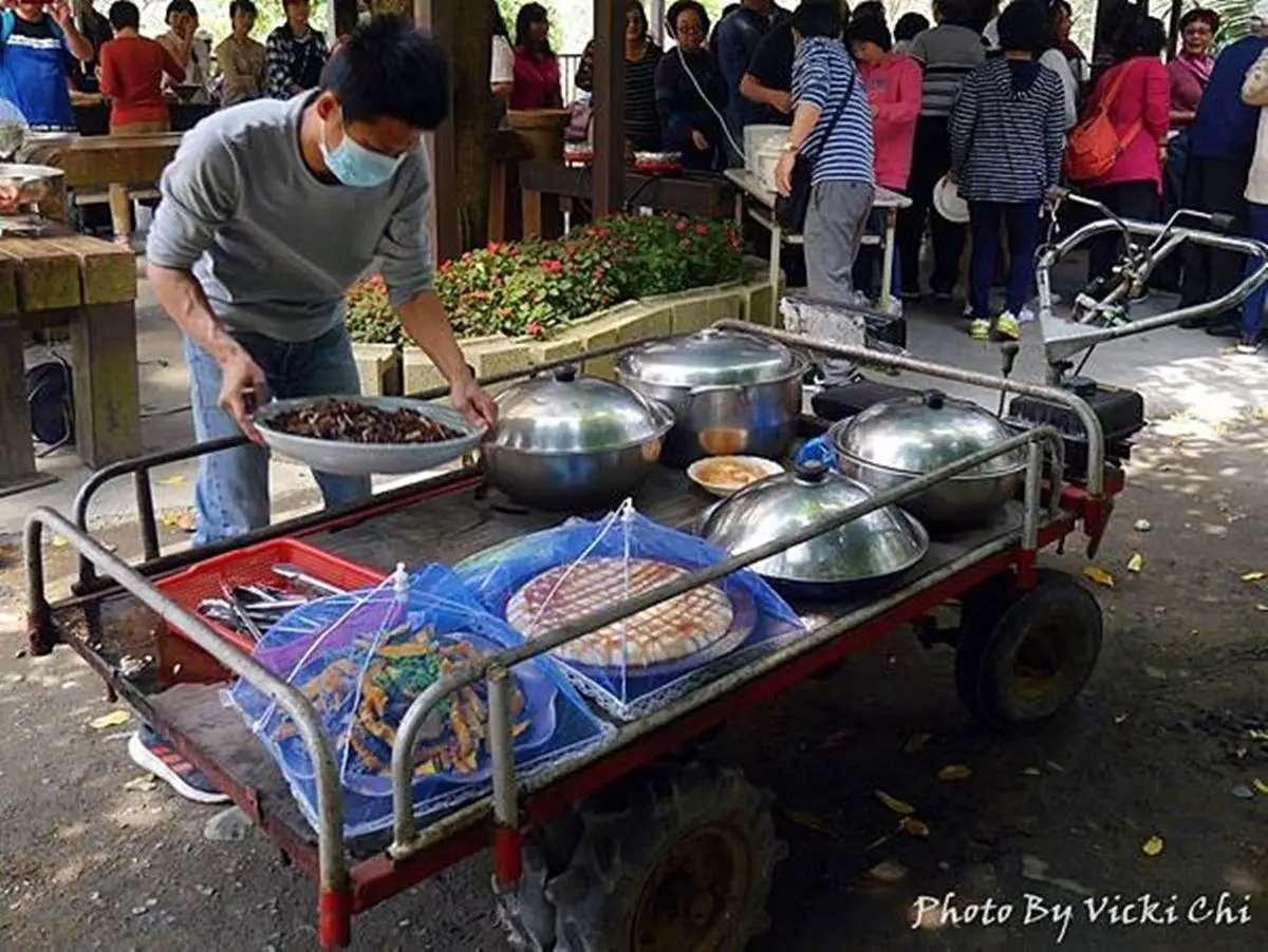 龍眼樹下吃Buffet!南投超霸氣庭園餐廳用「搬運車」出菜,必排現點現煮牛肉麵 龍眼樹下吃Buffet!南投超霸氣庭園餐廳用「搬運車」出菜,必排現點現煮牛肉麵