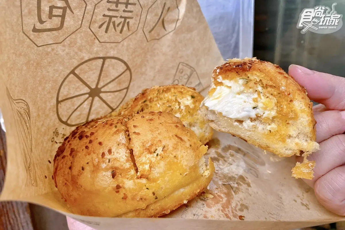 起司控快衝!IG夯爆排隊美食「八蒜包」快閃台中,濃郁香蒜+爆餡起司太邪惡 起司控快衝!IG夯爆排隊美食「八蒜包」快閃台中,濃郁香蒜+爆餡起司太邪惡