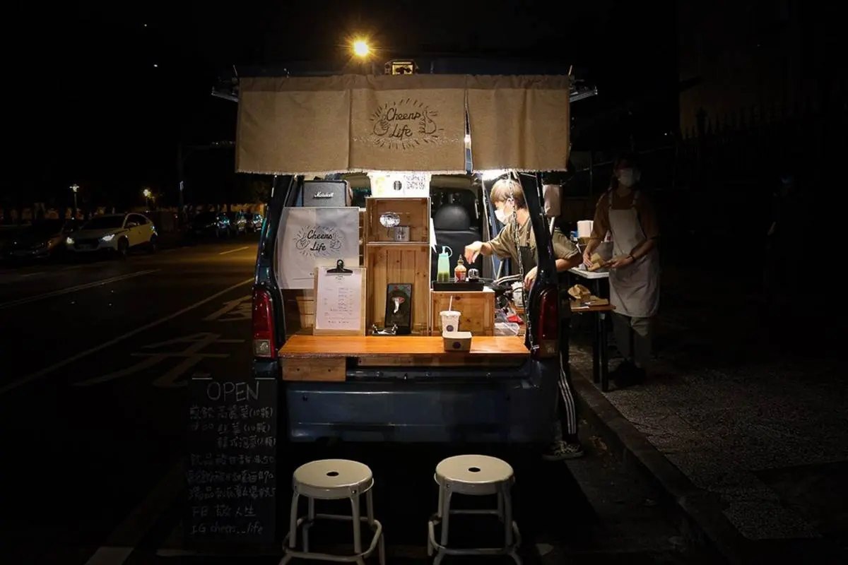 想吃碰運氣！台南幽靈餐車「綠皮煎餃」外酥內香，淋上特製青辣椒檸檬醬更唰嘴