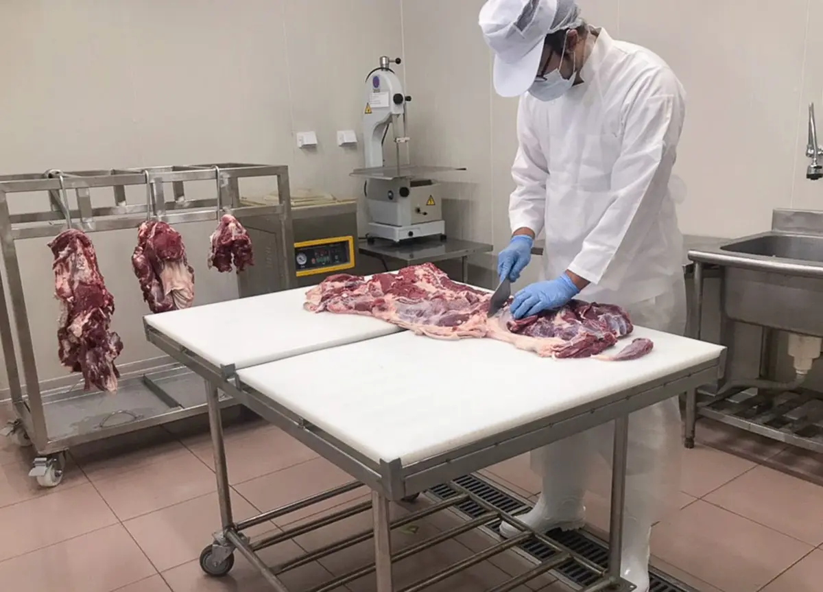 傳承三代「台南溫體羊肉爐」清甜不羶！「湯底」就要８道工序，必點羊菲力入口即化