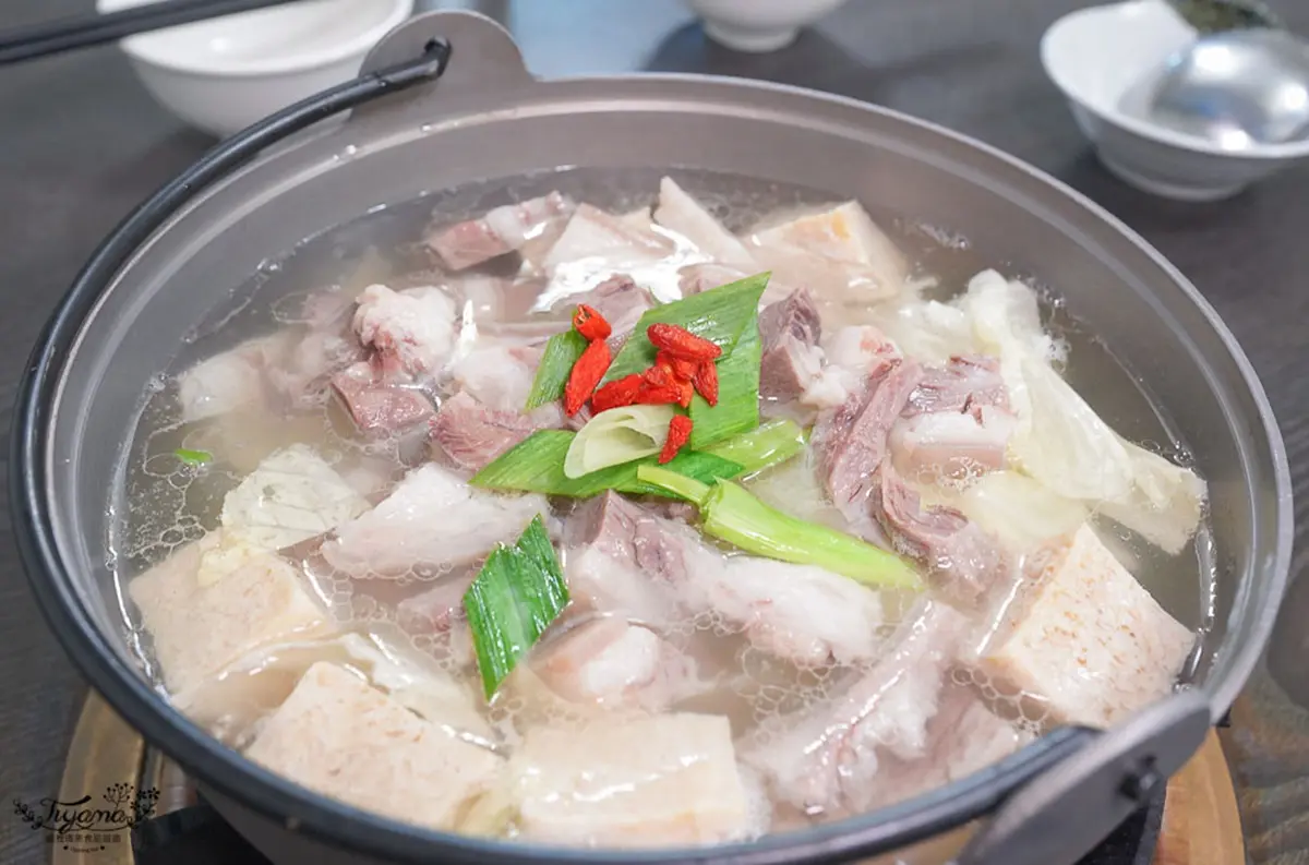 傳承三代「台南溫體羊肉爐」清甜不羶！「湯底」就要８道工序，必點羊菲力入口即化