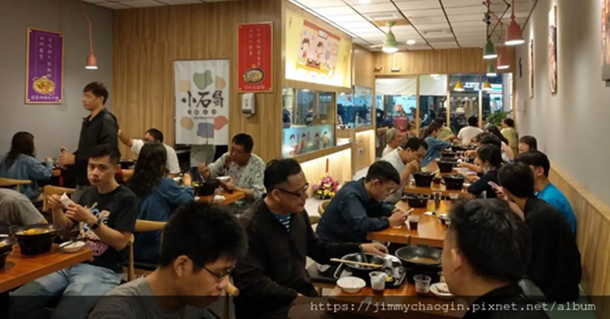 台南超夯平價小火鍋!起司泡菜鍋肉量鋪滿滿比手掌還大,蛋捲霜淇淋能無限吃 台南超夯平價小火鍋!起司泡菜鍋肉量鋪滿滿比手掌還大,蛋捲霜淇淋能無限吃