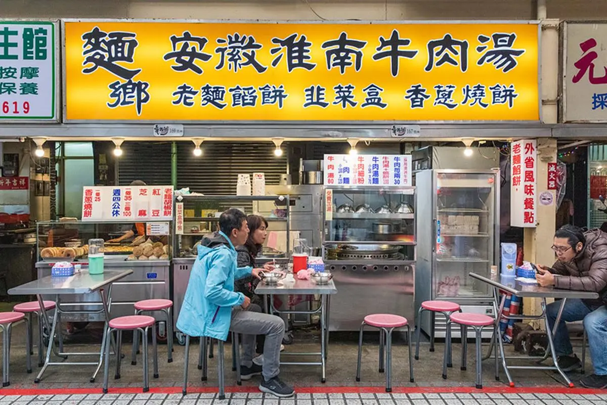 吃了會懷念!華西街軟嫩鮮甜「紅燒鰻」中藥湯頭超唰嘴,45元咖哩飯有滿滿古早味 吃了會懷念!華西街軟嫩鮮甜「紅燒鰻」中藥湯頭超唰嘴,45元咖哩飯有滿滿古早味