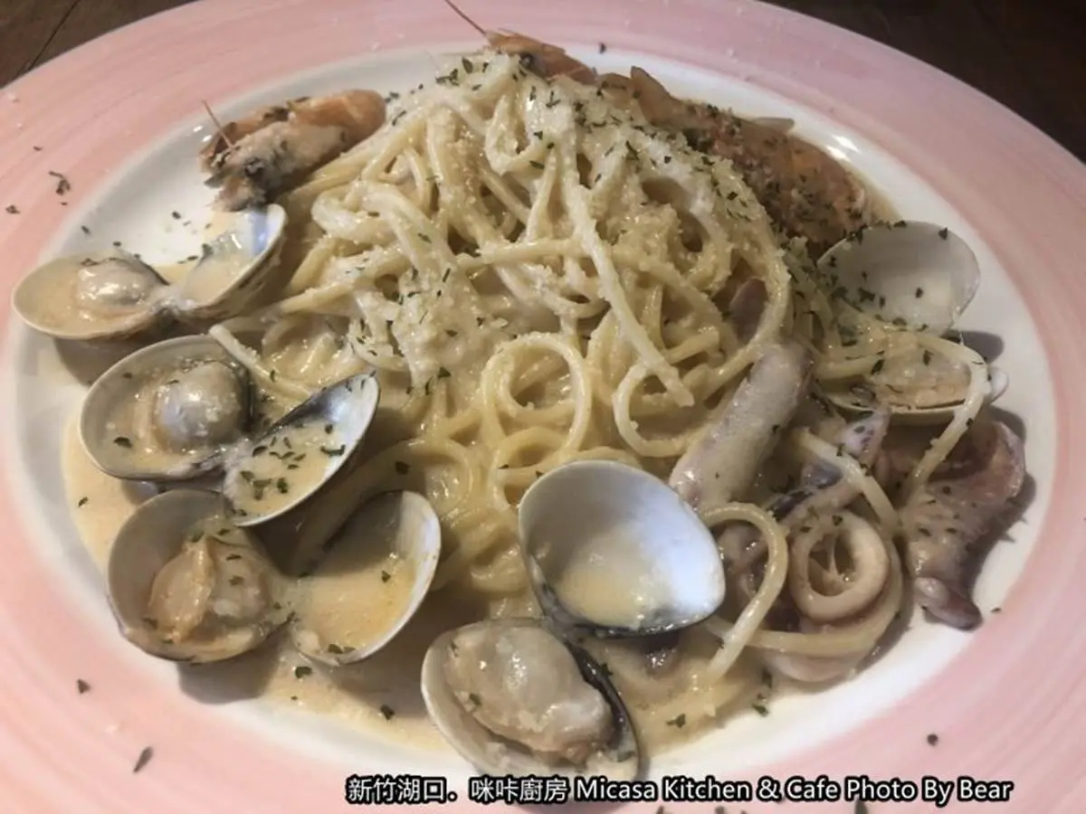 新竹超有哏早午餐!走進販賣機裡吃味噌松阪豬、熱壓吐司,還能跟熊熊士兵拍照 新竹超有哏早午餐!走進販賣機裡吃味噌松阪豬、熱壓吐司,還能跟熊熊士兵拍照