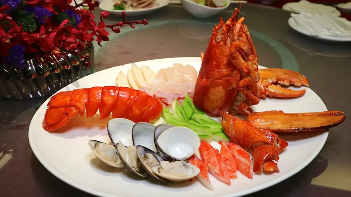 一鴨七吃!台南酒店推最狂極品烤鴨宴,先嗑現片現包捲餅、崧子炒鴨鬆 一鴨七吃!台南酒店推最狂極品烤鴨宴,先嗑現片現包捲餅、崧子炒鴨鬆
