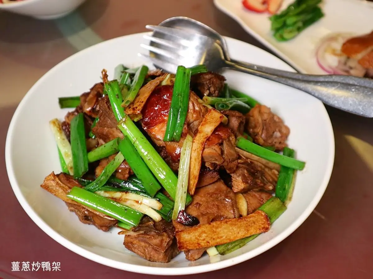 一鴨七吃!台南酒店推最狂極品烤鴨宴,先嗑現片現包捲餅、崧子炒鴨鬆 一鴨七吃!台南酒店推最狂極品烤鴨宴,先嗑現片現包捲餅、崧子炒鴨鬆