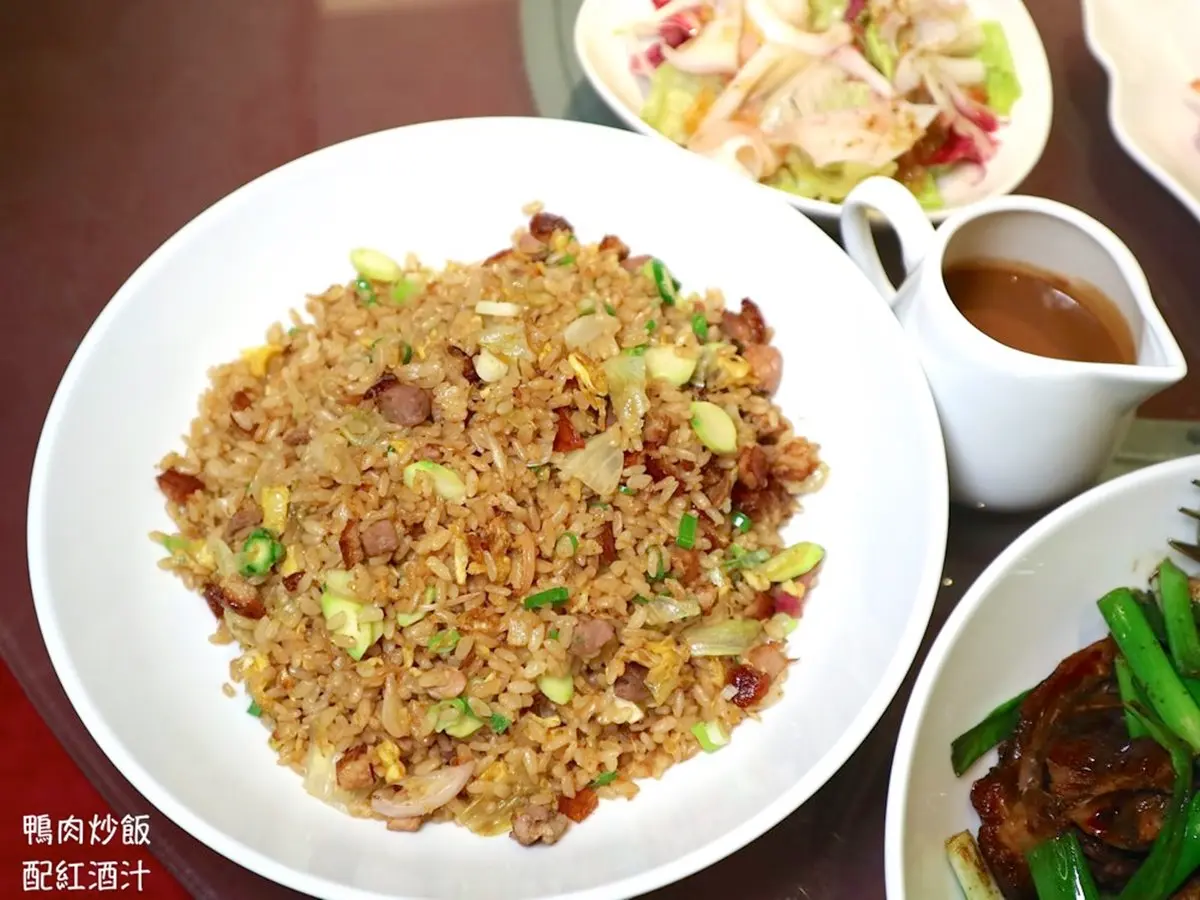 一鴨七吃!台南酒店推最狂極品烤鴨宴,先嗑現片現包捲餅、崧子炒鴨鬆 一鴨七吃!台南酒店推最狂極品烤鴨宴,先嗑現片現包捲餅、崧子炒鴨鬆