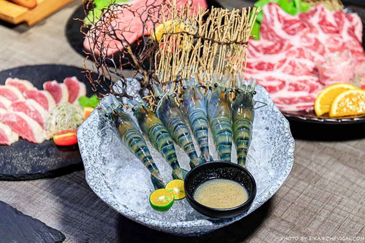 沙拉吧吃到飽還送雞湯!台中燒肉名店和牛撒玫瑰鹽就好吃,活跳跳泰國蝦現撈冰鎮上桌 沙拉吧吃到飽還送雞湯!台中燒肉名店和牛撒玫瑰鹽就好吃,活跳跳泰國蝦現撈冰鎮上桌
