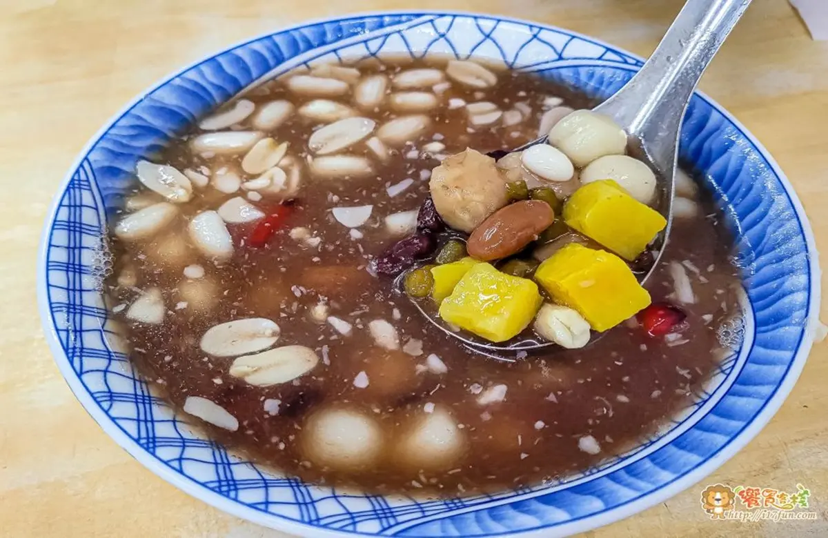 在地人從小吃到大!高雄6家老字號湯圓:混搭餛飩、麵茶湯頭、69年圓仔湯 在地人從小吃到大!高雄6家老字號湯圓:混搭餛飩、麵茶湯頭、69年圓仔湯
