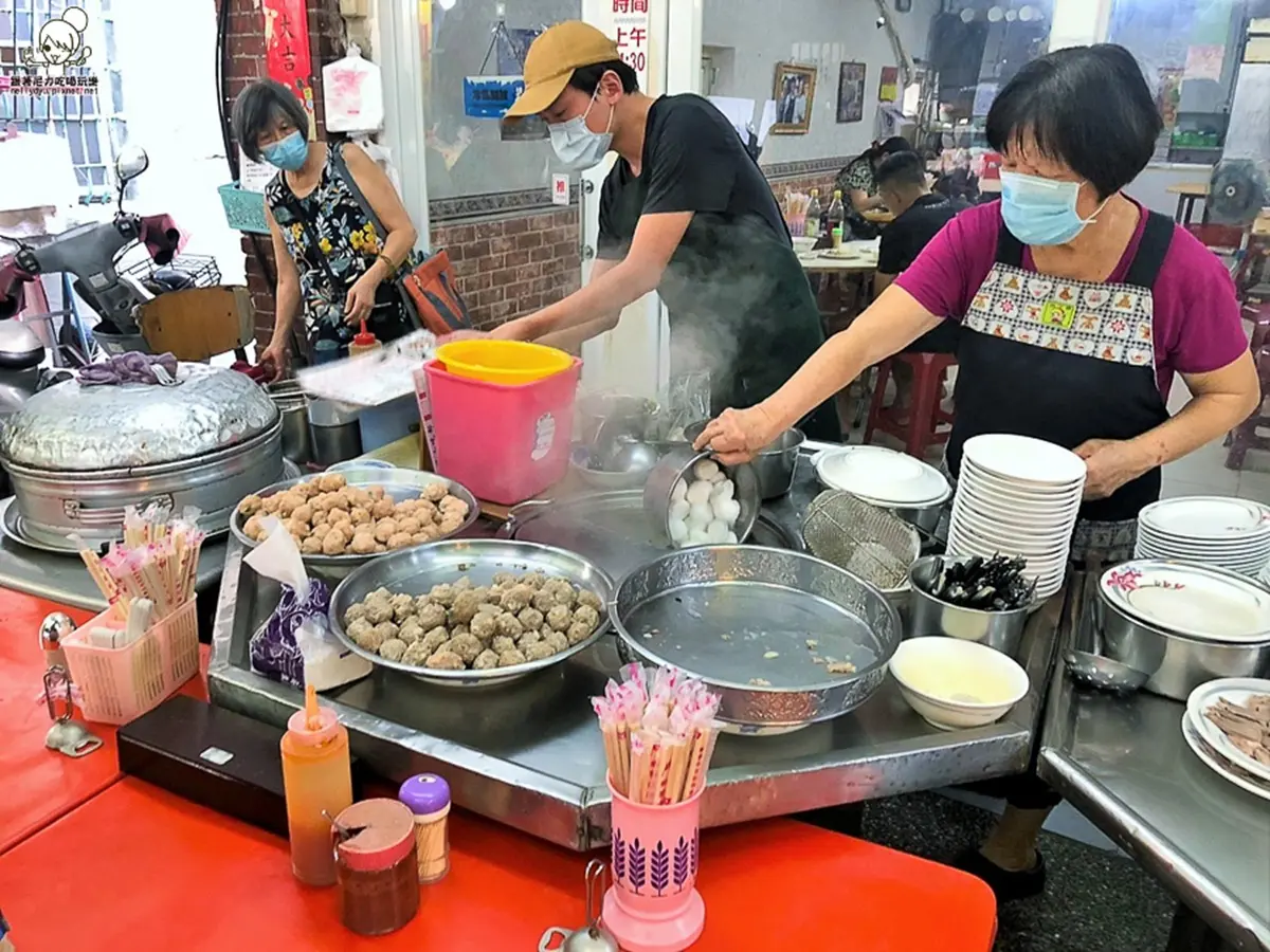 在地人從小吃到大!高雄6家老字號湯圓:混搭餛飩、麵茶湯頭、69年圓仔湯 在地人從小吃到大!高雄6家老字號湯圓:混搭餛飩、麵茶湯頭、69年圓仔湯