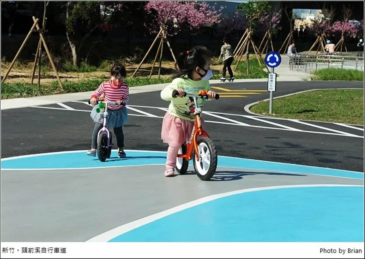 遛小孩也能當網美!新竹河濱公園打卡櫻花自行車道,還能免費玩全新滑步車場 遛小孩也能當網美!新竹河濱公園打卡櫻花自行車道,還能免費玩全新滑步車場