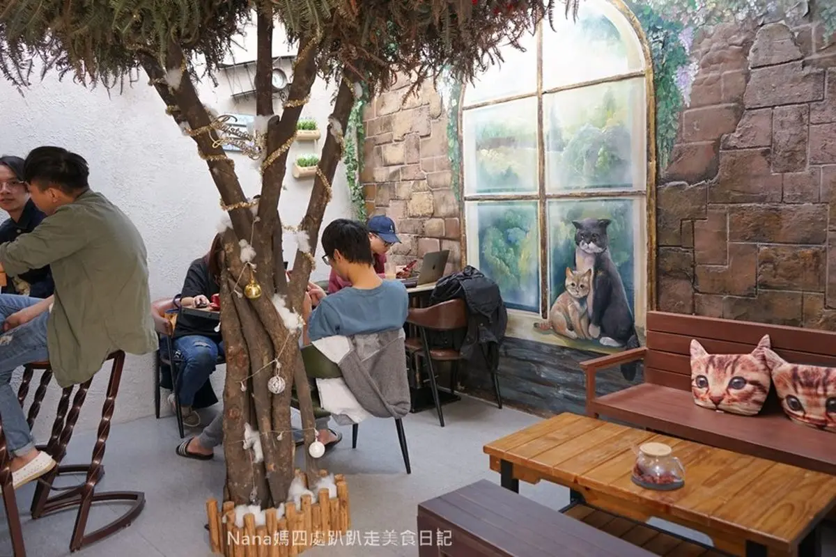 店貓陪吃下午茶！隱藏版咖啡館美得像森林，香濃「蜂蜜核桃鬆餅」貓咪也喜歡